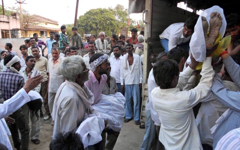 Thumbnail image for Dozens die in Hindu temple stampede