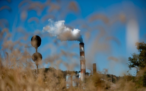 Thumbnail image for US cut CO2 pollution by 3.8 percent in 2012, say fed energy chiefs