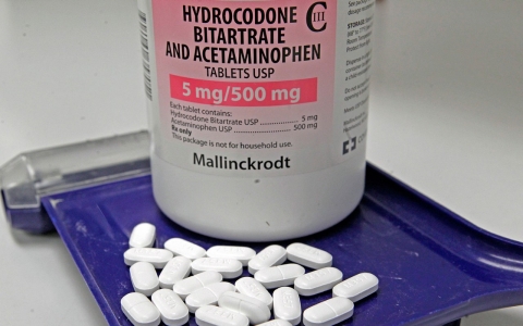 Thumbnail image for FDA recommends tightening access to hydrocodone painkillers