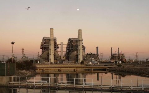 Thumbnail image for US power plant pollution declines 10 percent from 2010