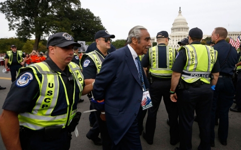 Thumbnail image for Lawmakers arrested at Washington rally for immigration reform