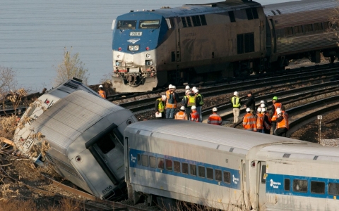 Thumbnail image for Commuter train derails in New York City, causing fatalities