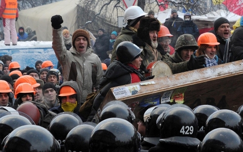 Thumbnail image for Ukraine protesters defy police, opposition rejects talks with president