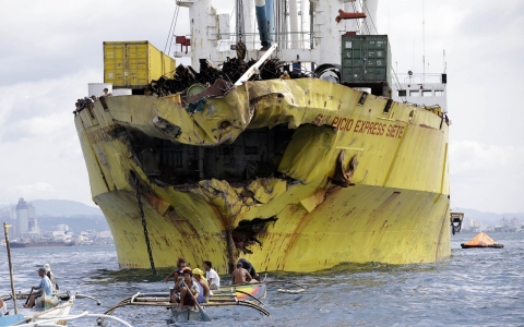 Thumbnail image for 31 dead in Philippine ferry collision