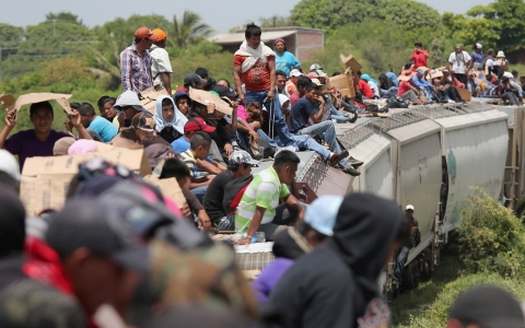 Thumbnail image for Central American migrants begin the long trip north