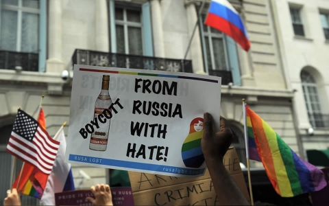 Thumbnail image for Obama condemns Russia over anti-gay law