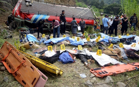 Thumbnail image for Guatemala bus crash kills dozens