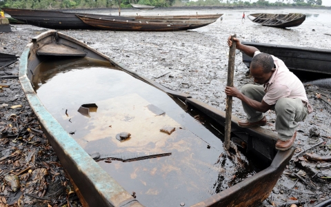 Thumbnail image for Nigerian community rejects Shell oil spill compensation offer