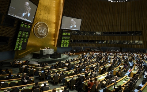 Thumbnail image for Kerry signs UN arms treaty