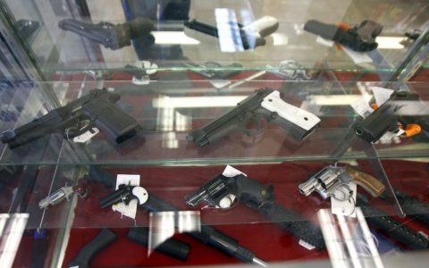 Thumbnail image for Judge rules Chicago gun sales ban unconstitutional