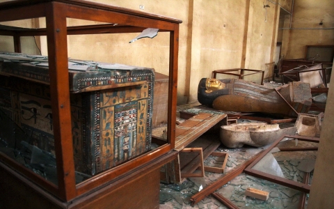 Thumbnail image for Egypt police seize looted artifacts