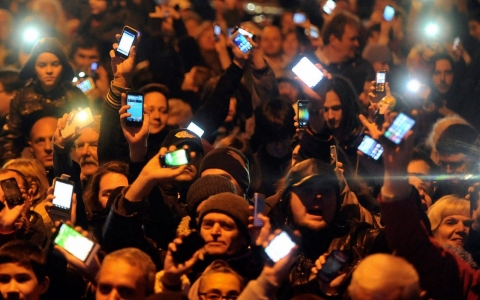 Thumbnail image for Protesters urge Hungary PM to scrap Internet tax