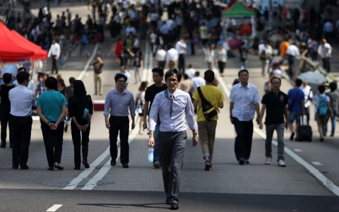 Thumbnail image for Hong Kong civil servants return to work as pro-democracy protests thin