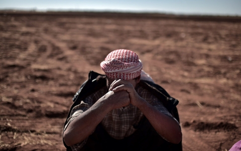 Thumbnail image for Kurds battle ISIL over control of key Syrian border town