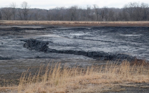 Thumbnail image for NC coal ash spill provokes state regulation, but activists criticize law