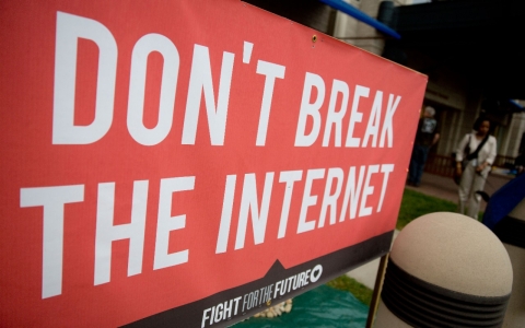 Thumbnail image for Obama backs Net neutrality in statement