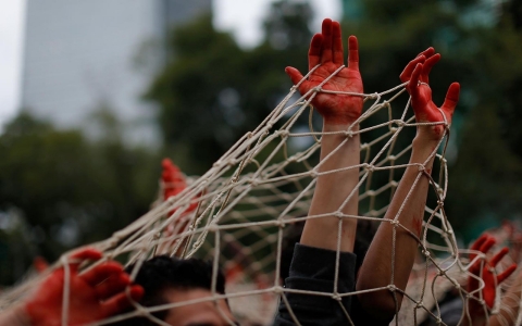 Thumbnail image for Mexicans converge on capital for mass protest over missing students