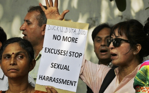 Thumbnail image for Arrests made over India bus assault as sisters lauded for bashing culprits