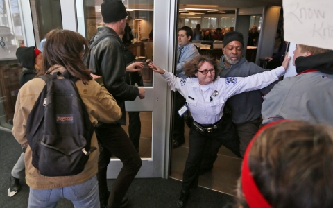 Thumbnail image for Anti-brutality activists aim to ‘evict’ St. Louis police from headquarters