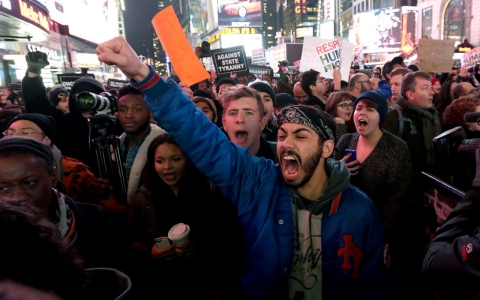 Thumbnail image for Protests resume in NYC as judge releases Garner grand jury details