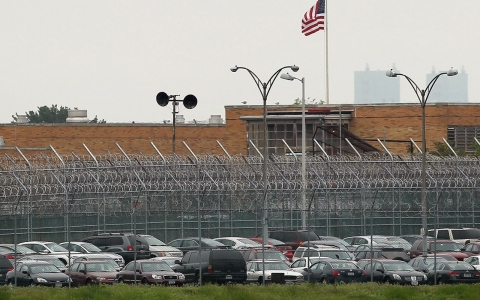 Thumbnail image for Rikers Island guard arrested over death of inmate in 101-degree cell