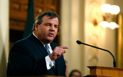 Thumbnail image for Gov. Christie hits back at former aide over bridge scandal