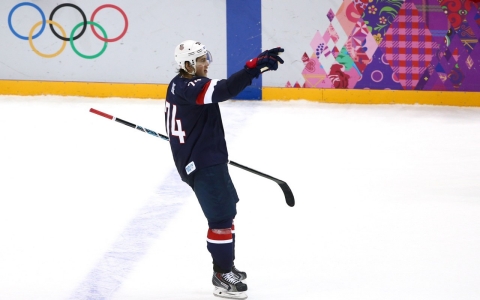 T.J. Oshie points to U.S. goaltender Jonathan Quick after winning Saturday's game.