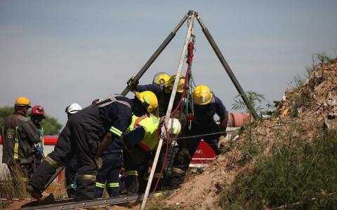 Thumbnail image for Miners rescued at S. African gold shaft