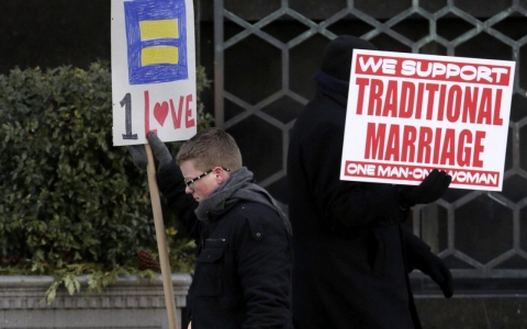 Thumbnail image for Parade of witnesses begins in Detroit gay marriage trial