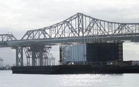 Thumbnail image for California tells Google to move barge in San Francisco bay