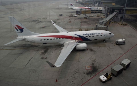 Thumbnail image for Authorities expand search for missing Malaysia Airlines plane