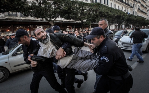 Thumbnail image for Algeria cracking down on political dissent, Human Rights Watch says