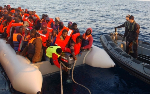 Thumbnail image for Italy rescues more than 4,000 migrants at sea in four days