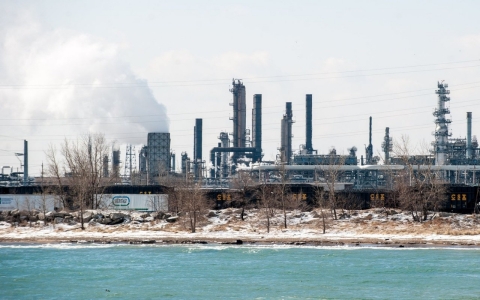 Thumbnail image for BP refinery spills oil into Lake Michigan