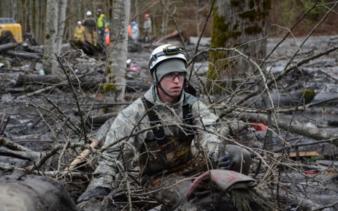 Thumbnail image for Responders face toxic challenge as death toll climbs in Wash. mudslide