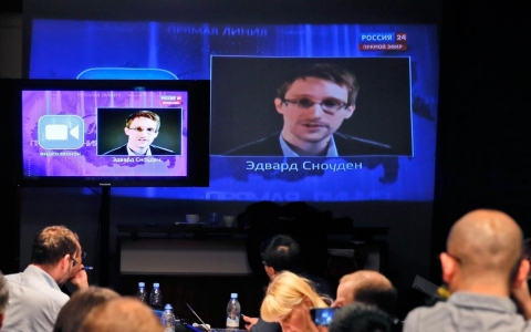 Thumbnail image for Spy to spy: Putin talks to Snowden