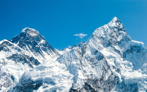 Thumbnail image for Deadly avalanche mars start of Everest’s climbing season