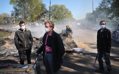 Thumbnail image for Russia begins military exercises on border as Ukraine forces kill 5