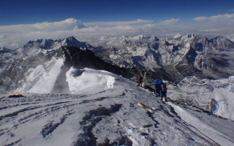 Thumbnail image for Climate change played role in Everest avalanche, scientists say