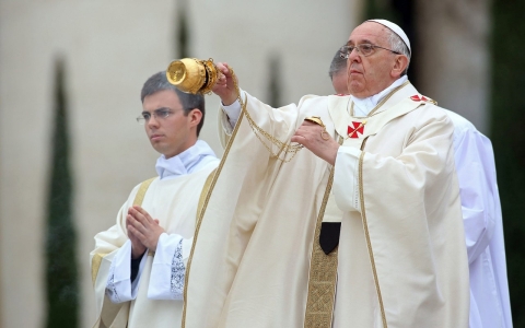 Thumbnail image for Pope Francis canonizes John XXIII and John Paul II