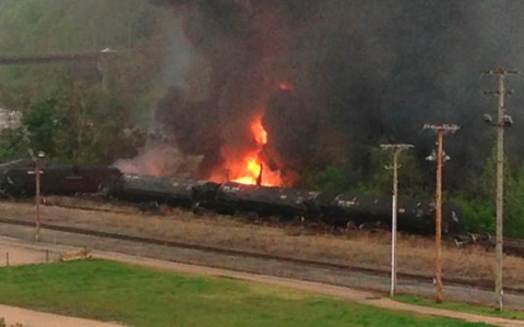 Thumbnail image for Train carrying oil derails, explodes in Virginia