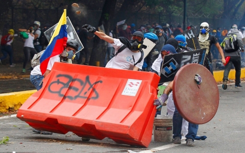 Thumbnail image for Spain halts riot-control gear exports to Venezuela amid fresh protests