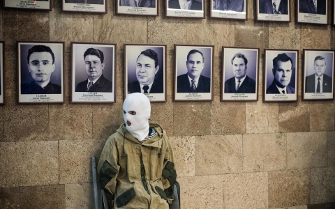 Thumbnail image for Standoff at government building in Donetsk critical moment for Ukraine