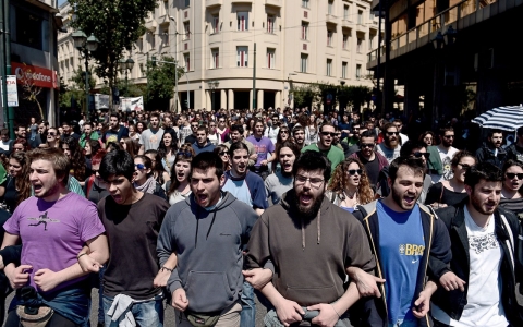 Thumbnail image for Greeks hold nationwide anti-austerity strike ahead of Merkel visit