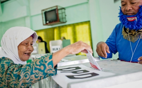 Thumbnail image for Surprise gains for Islamic parties in Indonesia election