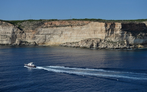 Thumbnail image for Migrant boat carrying hundreds sinks off Italian coast 