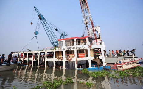 Thumbnail image for Bangladesh ferry capsizes, at least 22 dead