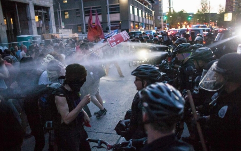 Thumbnail image for Anarchists clash with police in Seattle May Day protests