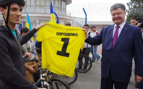 Thumbnail image for Ukrainian voters, seeking stability, favor 'chocolate king' Poroshenko 