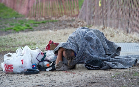 Thumbnail image for US homeless numbers drop, but low pay threatens progress 